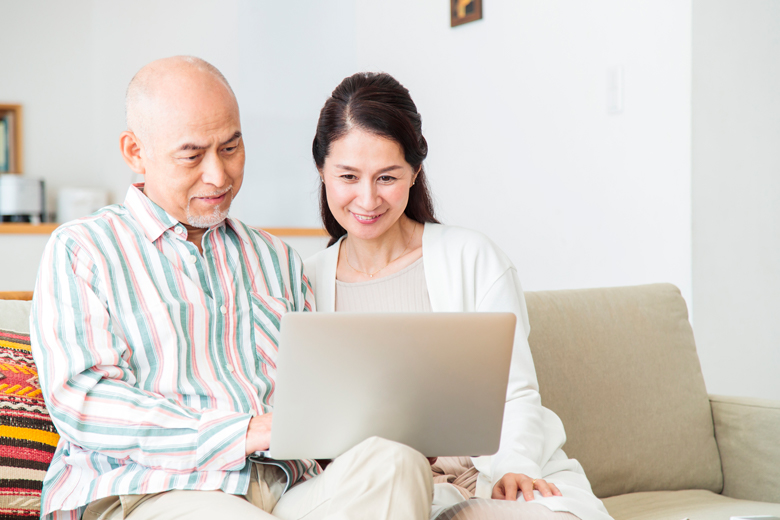 貯蓄型の生命保険とは?掛け捨て型との違いと選び方を解説