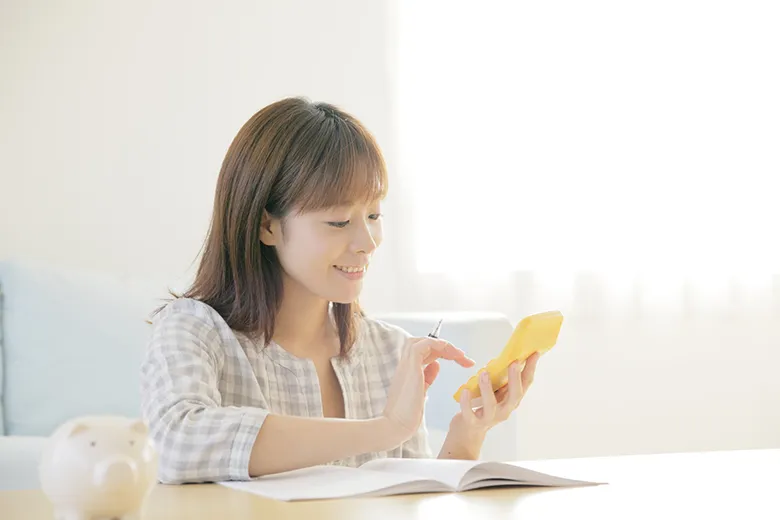 生命保険料、毎月いくら払ってる？年齢・年収別に平均相場を解説