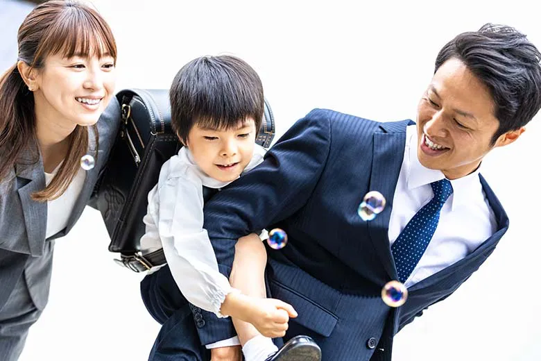 学資保険の保険料は月々いくら必要？相場や加入時期を解説
