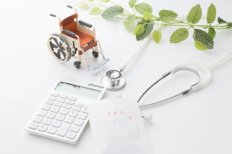 介護保険と医療保険の違いとは？併用の条件や保障内容を解説