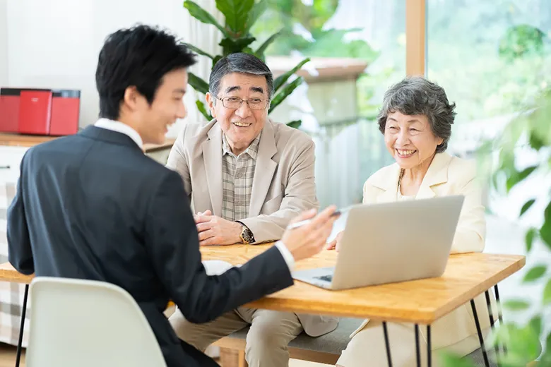 年金は何歳からもらえる？繰上げ受給・繰下げ受給のメリットとデメリット